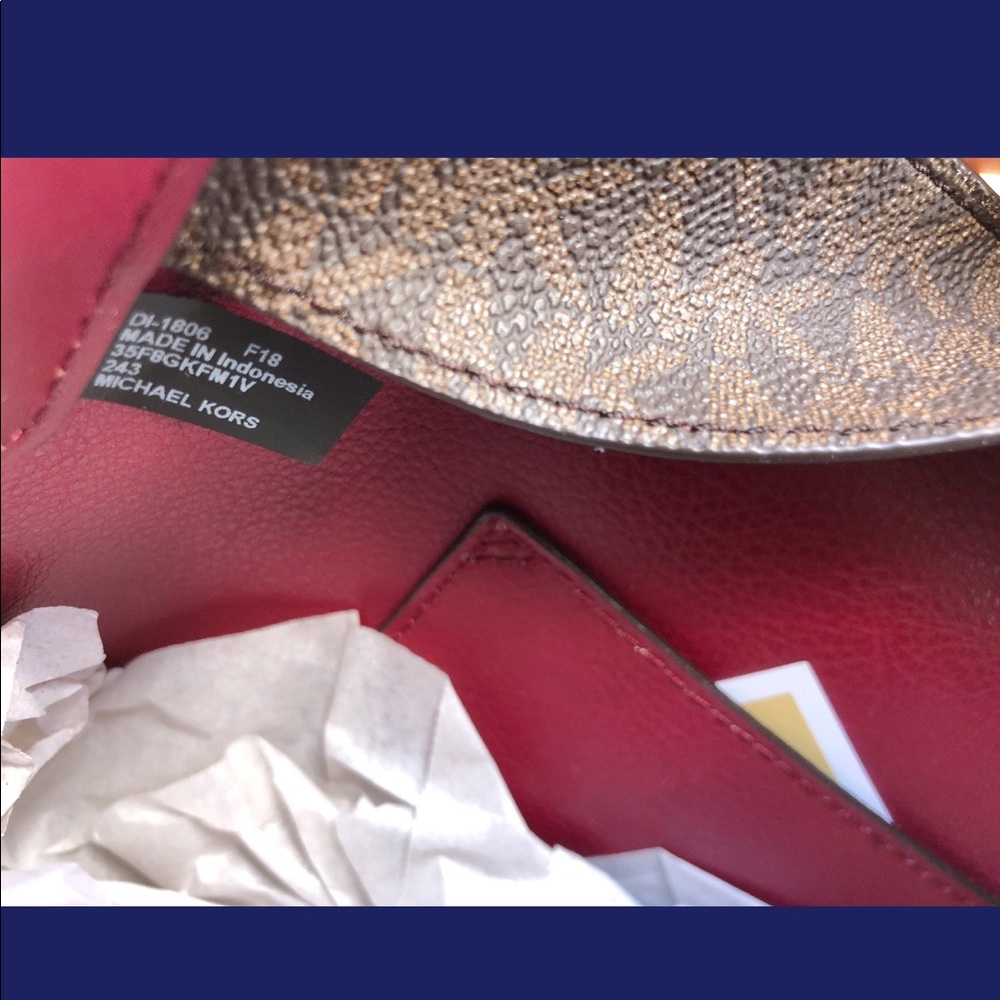 Gaby’sBags👜💕- NWT Michael Kors Crossbody - Picture 4 of 4